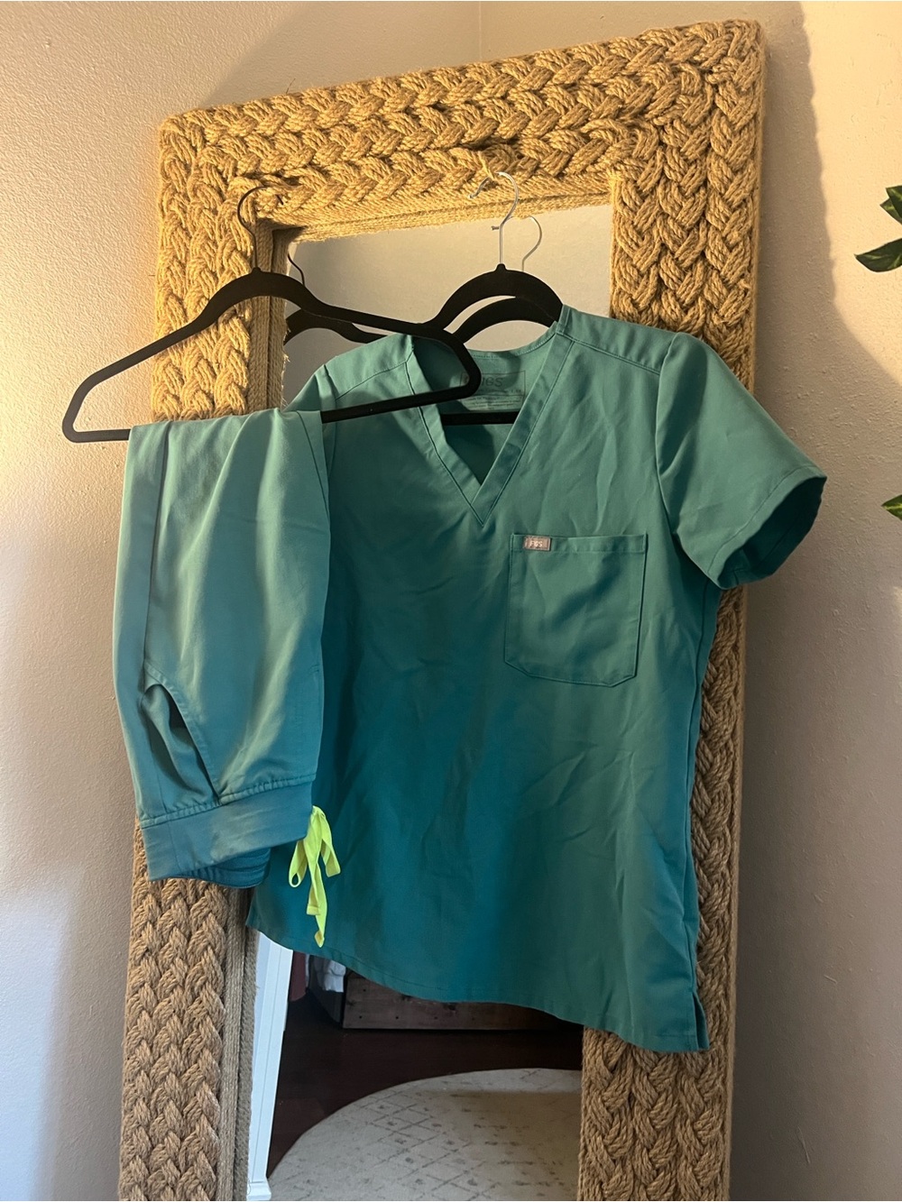 Figs Set -Cactus Zamora XS Petite Jogger Scrub Pants &   Cactus Catarina Top